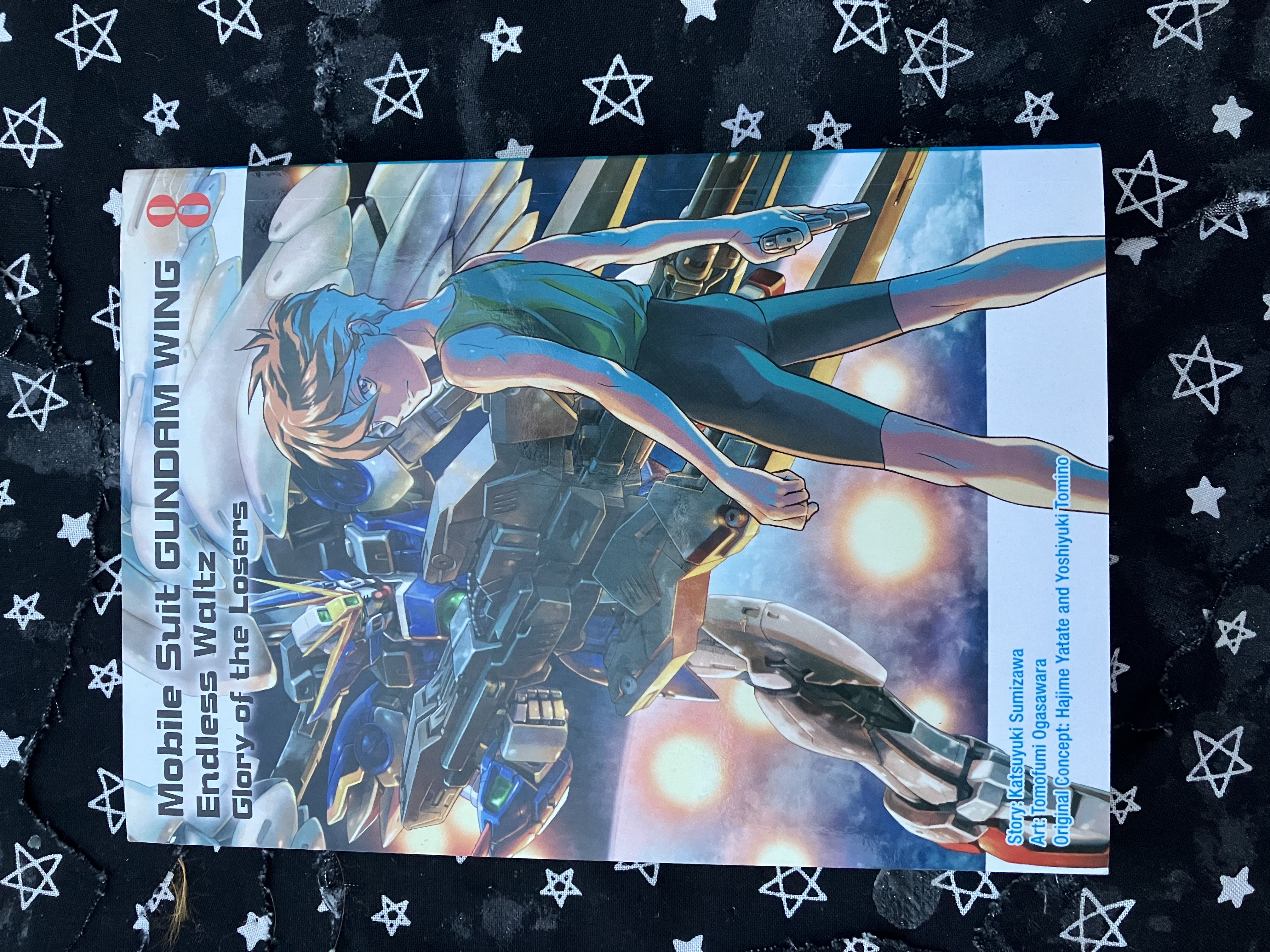 Front of Gundam Wing Endless Waltz: Glory of the Losers Volume 8 with the cover showing Wing zero and the back of Heero.