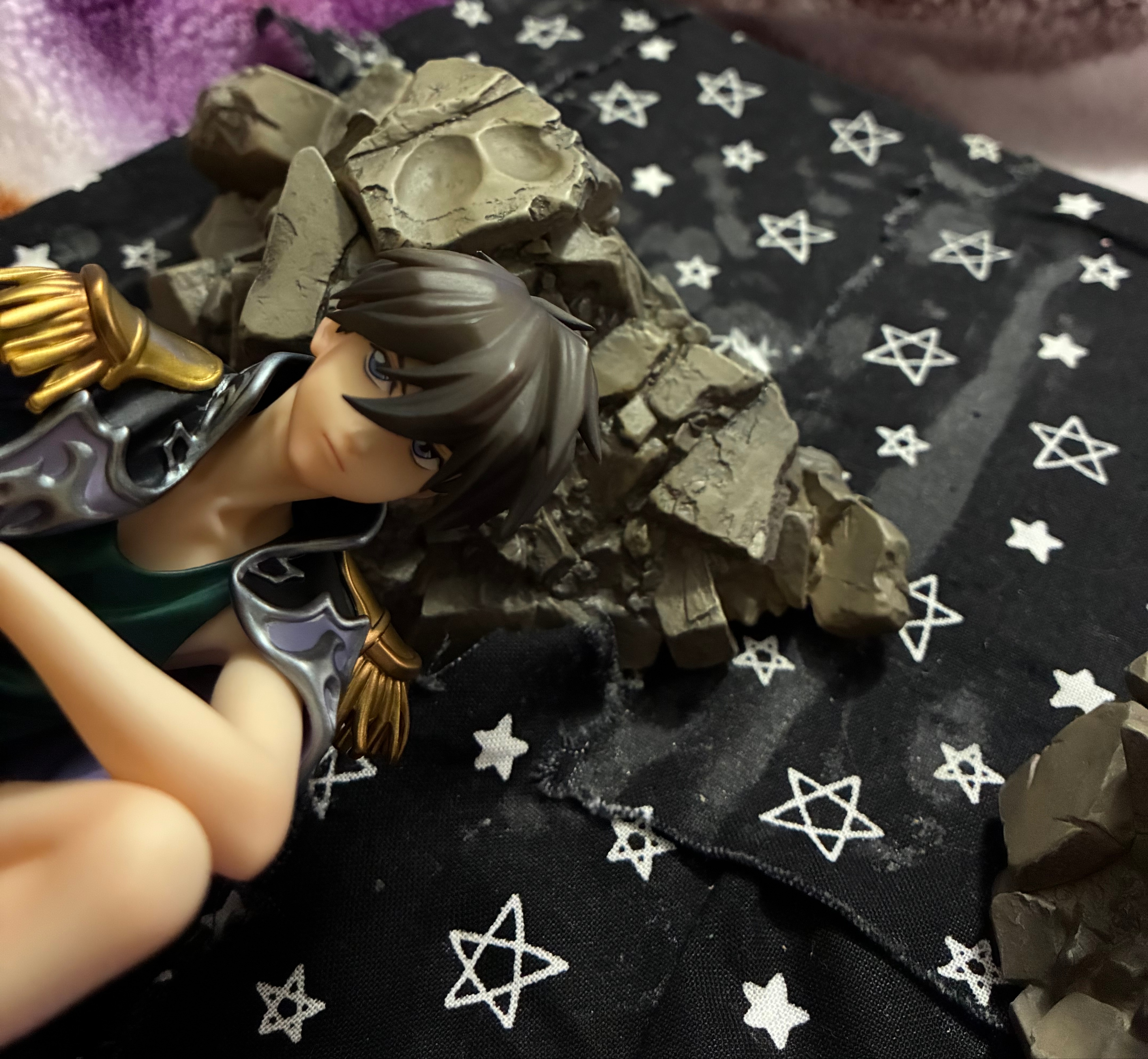 Zoomed in of the face of the Gundam wing Heero figure.