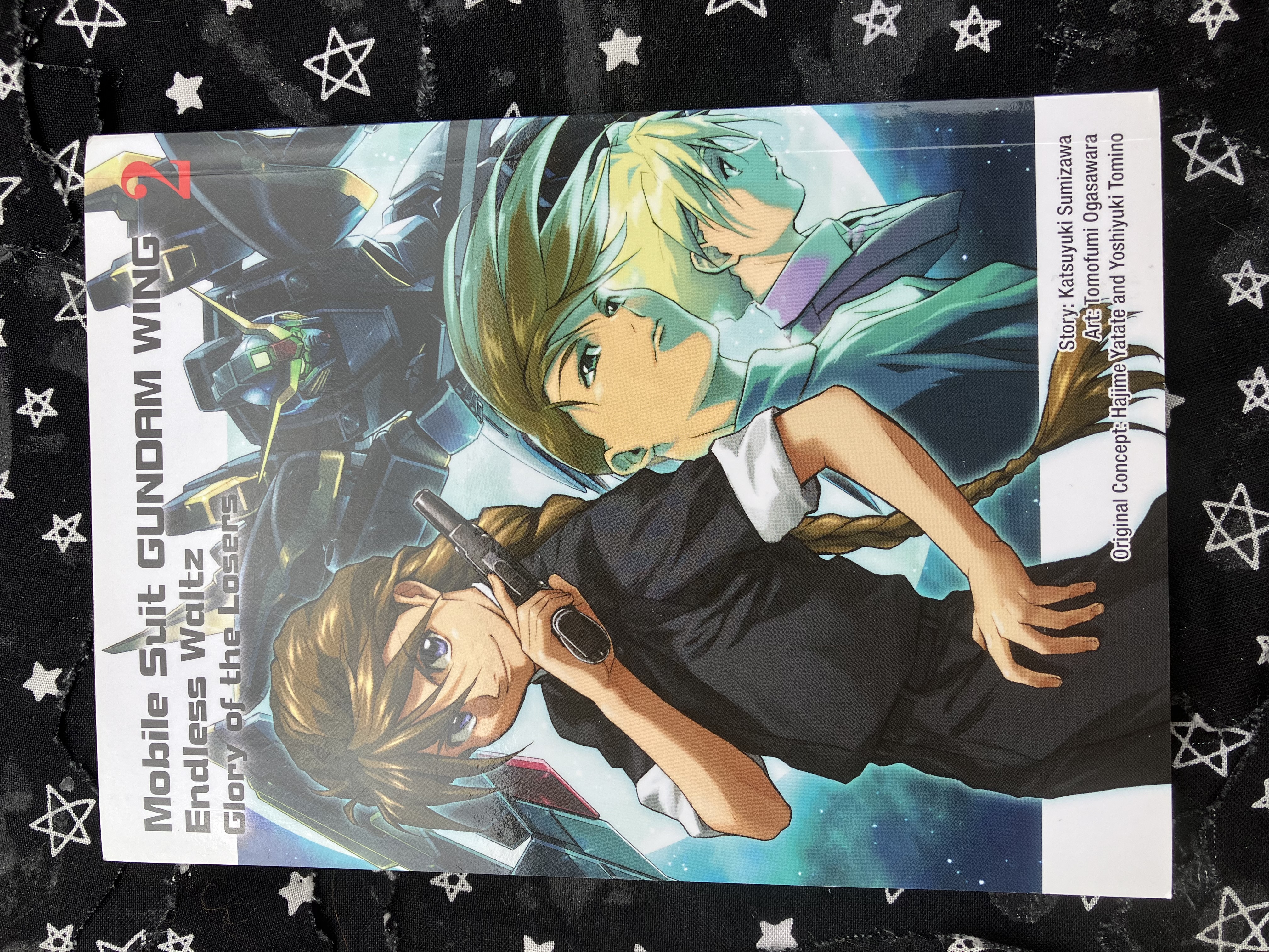 Front of Mobile Suit Gundam WING 2: Glory of the Losers with Duo holding a gun, Trowa, Quarte and Deathscythe on the cover.