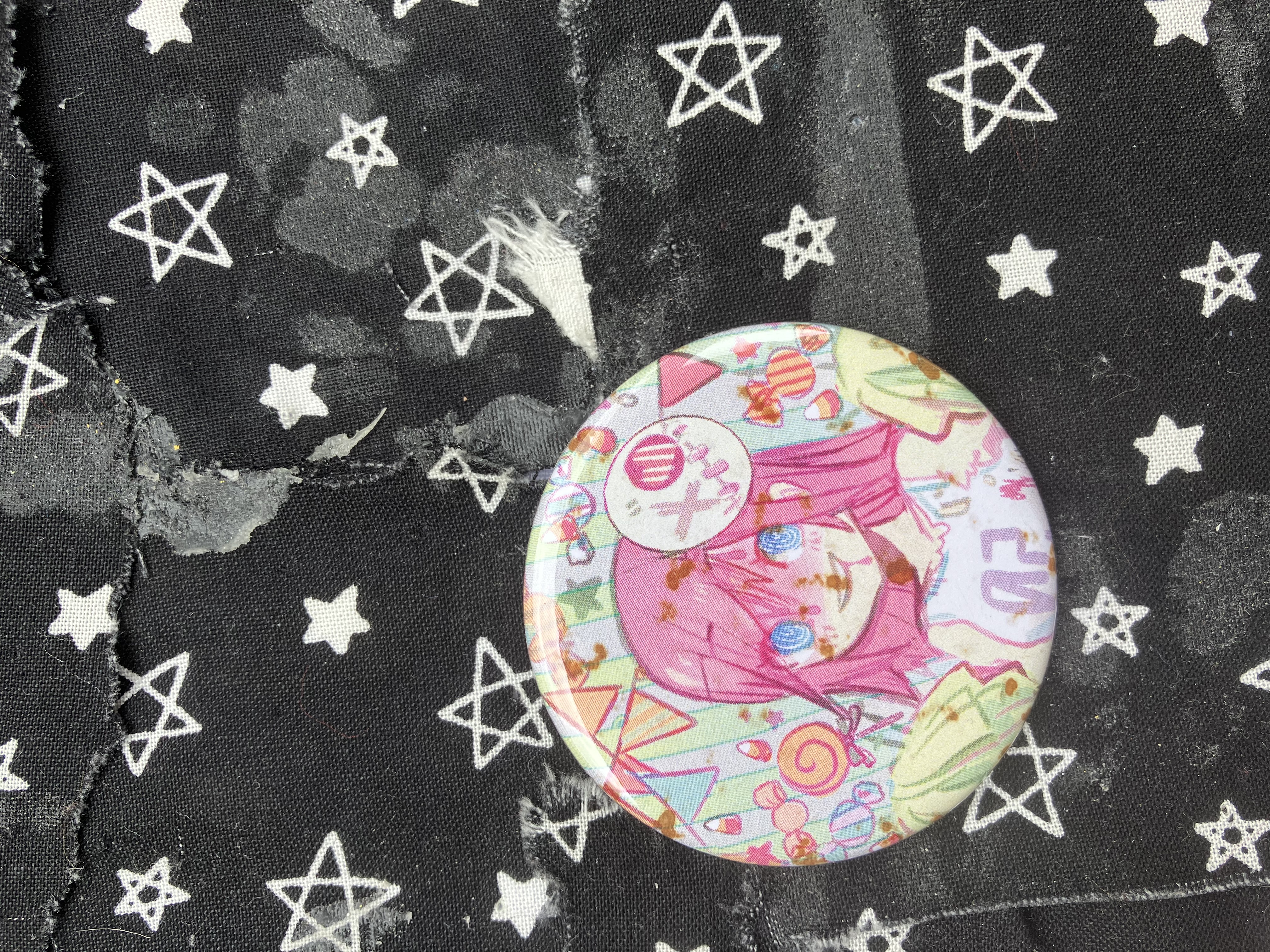 Button of Kingdom hearts kairi in a cheerleader halloween outfit with rust.